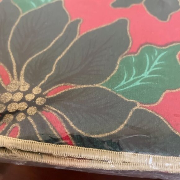 Tablecloth - Holiday Classic 60”x122” NWT - Picture 4 of 5